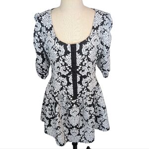 Betsey Johnson black & white, corset skater mini dress, W ruched sleeves. Large.